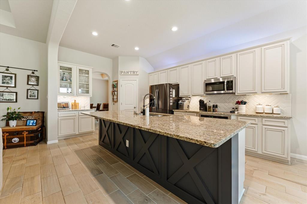 4626 Axis Trail Conroe, TX 77303 - Photo 8 of 34
