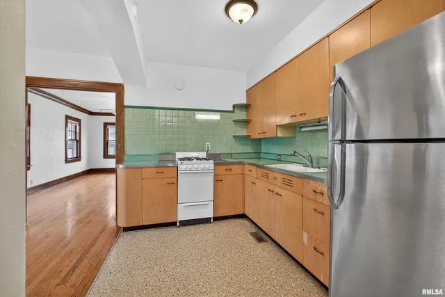 $800 | 318 West Columbia Avenue, Davenport, IA 52803