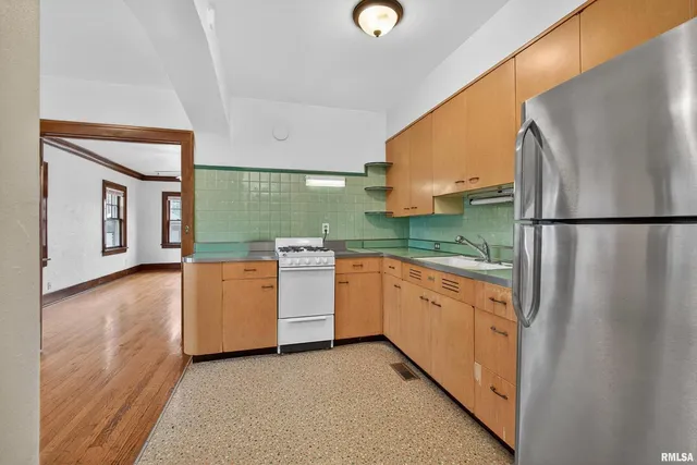 $800 | 318 West Columbia Avenue, Davenport, IA 52803