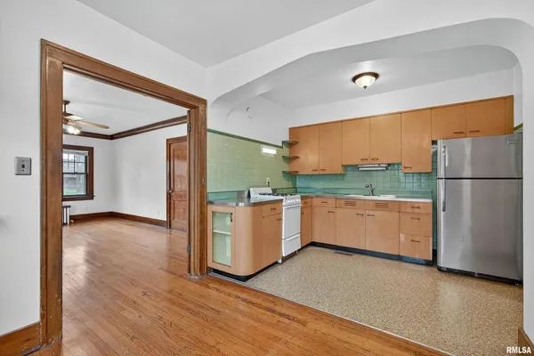 $850 | 318 West Columbia Avenue, Unit A, Davenport, IA 52803