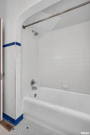 $850 | 318 West Columbia Avenue, Unit A, Davenport, IA 52803