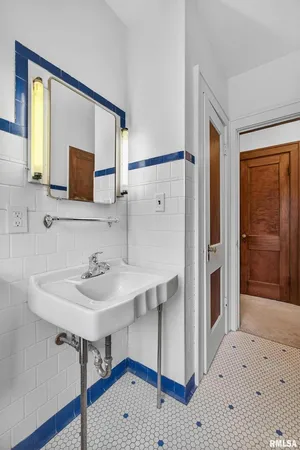 $850 | 318 West Columbia Avenue, Unit A, Davenport, IA 52803