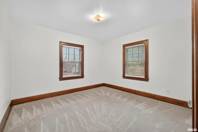 $800 | 318 West Columbia Avenue, Davenport, IA 52803