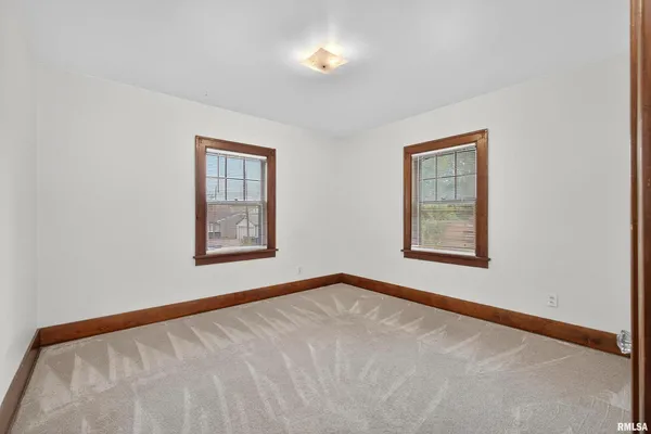 $850 | 318 West Columbia Avenue, Unit A, Davenport, IA 52803