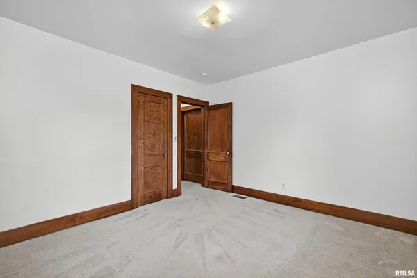 $850 | 318 West Columbia Avenue, Unit A, Davenport, IA 52803