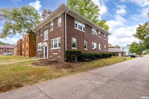 $850 | 318 West Columbia Avenue, Unit A, Davenport, IA 52803