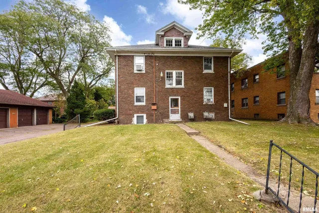 $800 | 318 West Columbia Avenue, Davenport, IA 52803