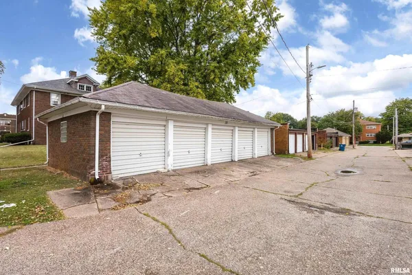$850 | 318 West Columbia Avenue, Unit A, Davenport, IA 52803