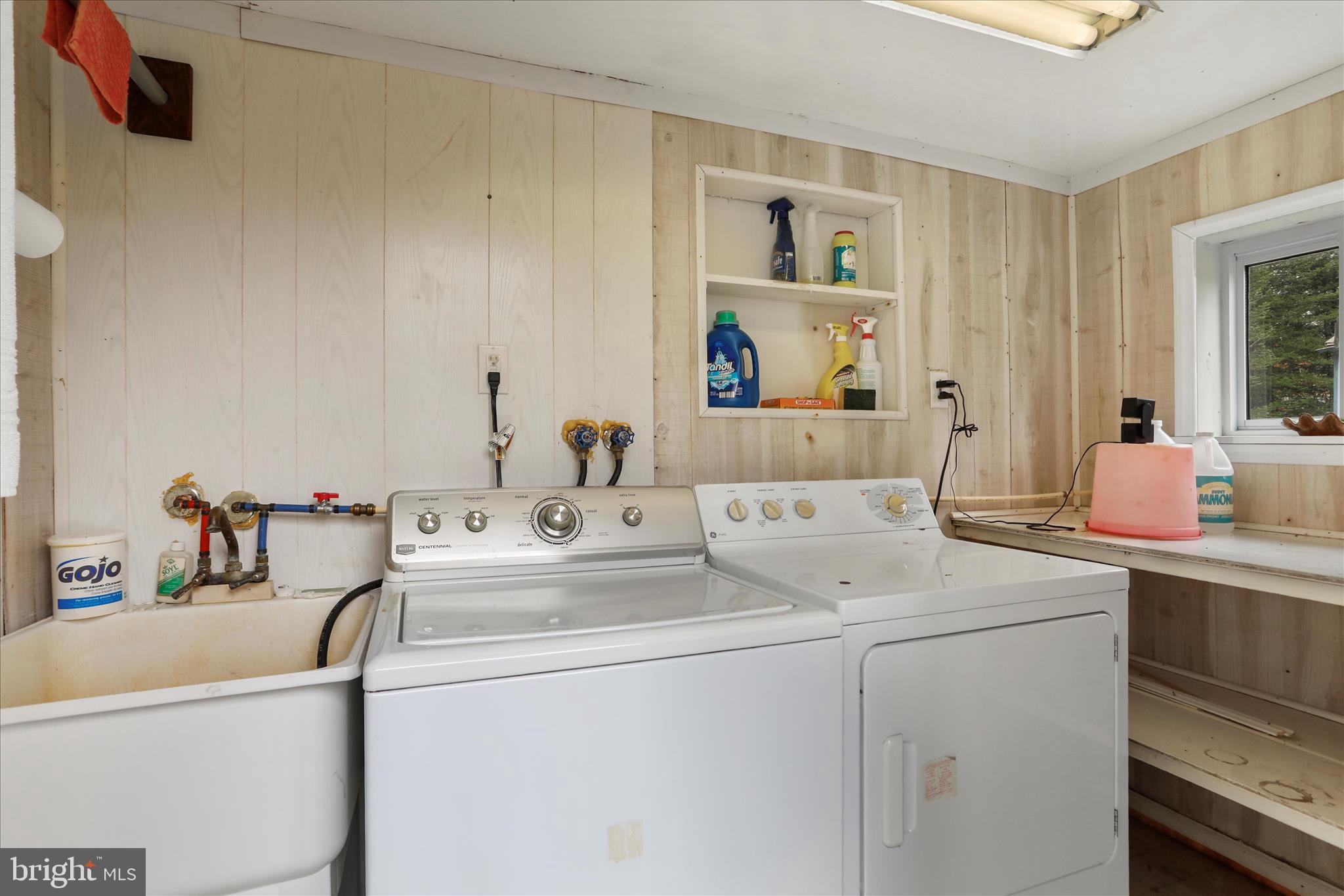 222 Skippers Point Road Oakland, MD 21550 - Photo 26 of 59 a utility room with dryer and washer