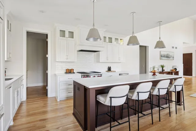 $2,150,000 | 631 Callahan Place, Mendota Heights, MN 55118