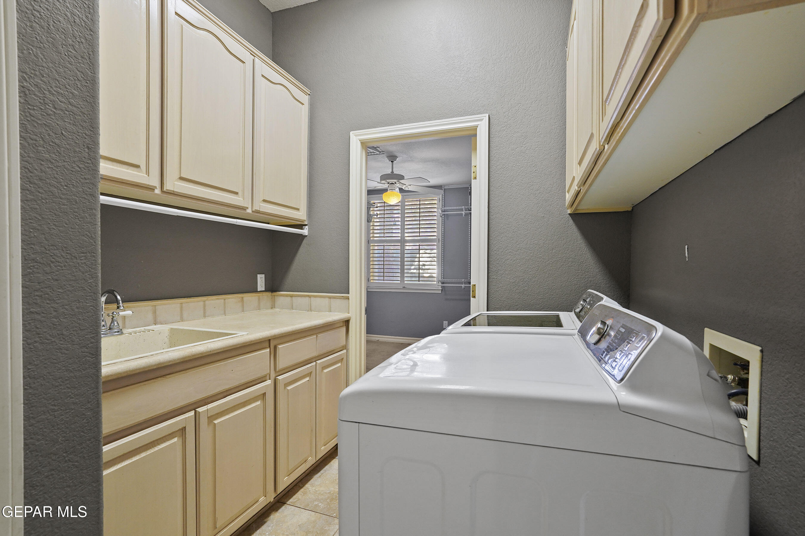 6513 Royal Ridge Drive El Paso, TX 79912 - Photo 14 of 59 Downstairs Primary Connects to Laundry