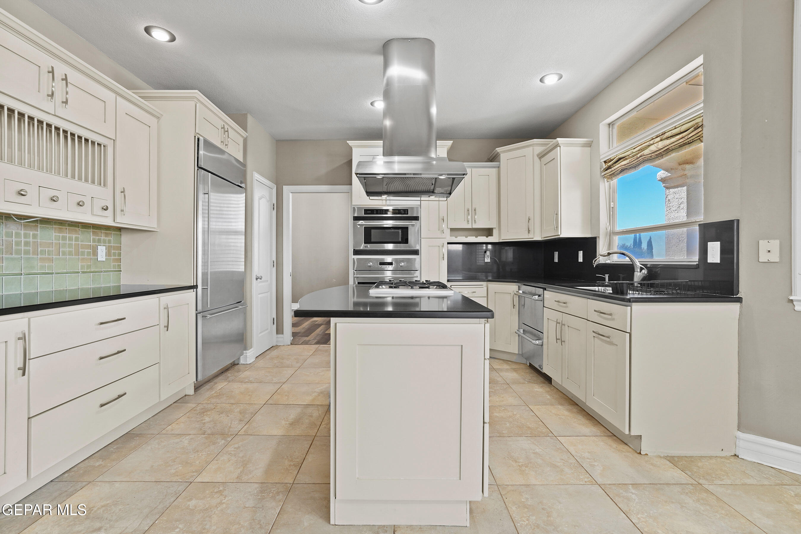 6513 Royal Ridge Drive El Paso, TX 79912 - Photo 22 of 59 Kitchen