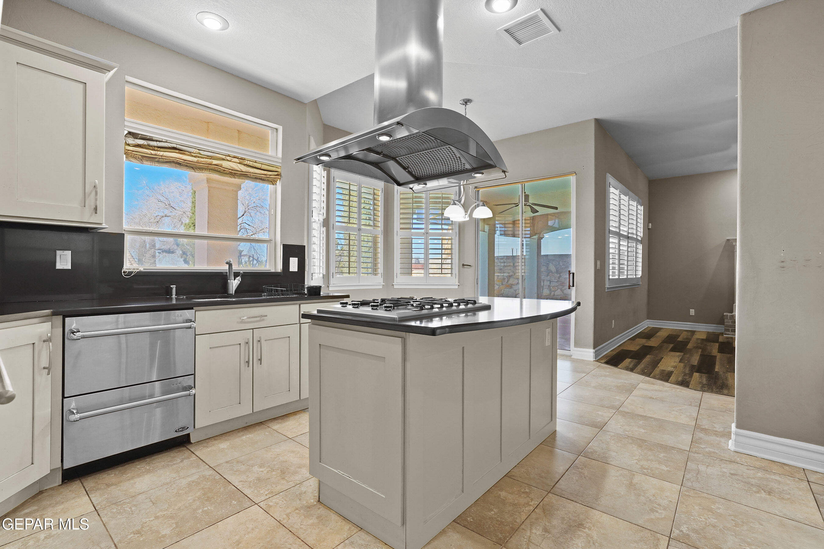 6513 Royal Ridge Drive El Paso, TX 79912 - Photo 23 of 59 Kitchen