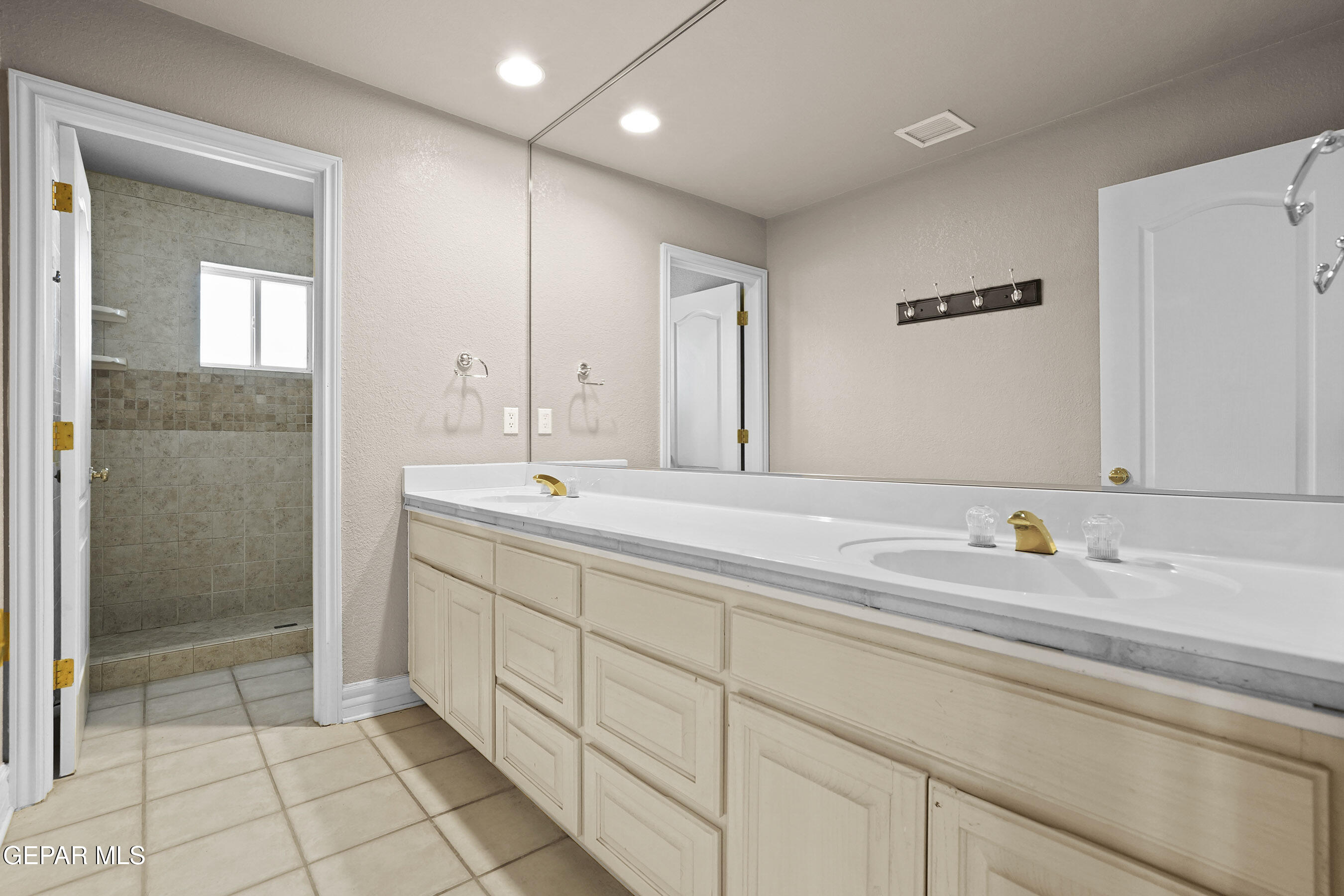 6513 Royal Ridge Drive El Paso, TX 79912 - Photo 29 of 59 Bathroom 4