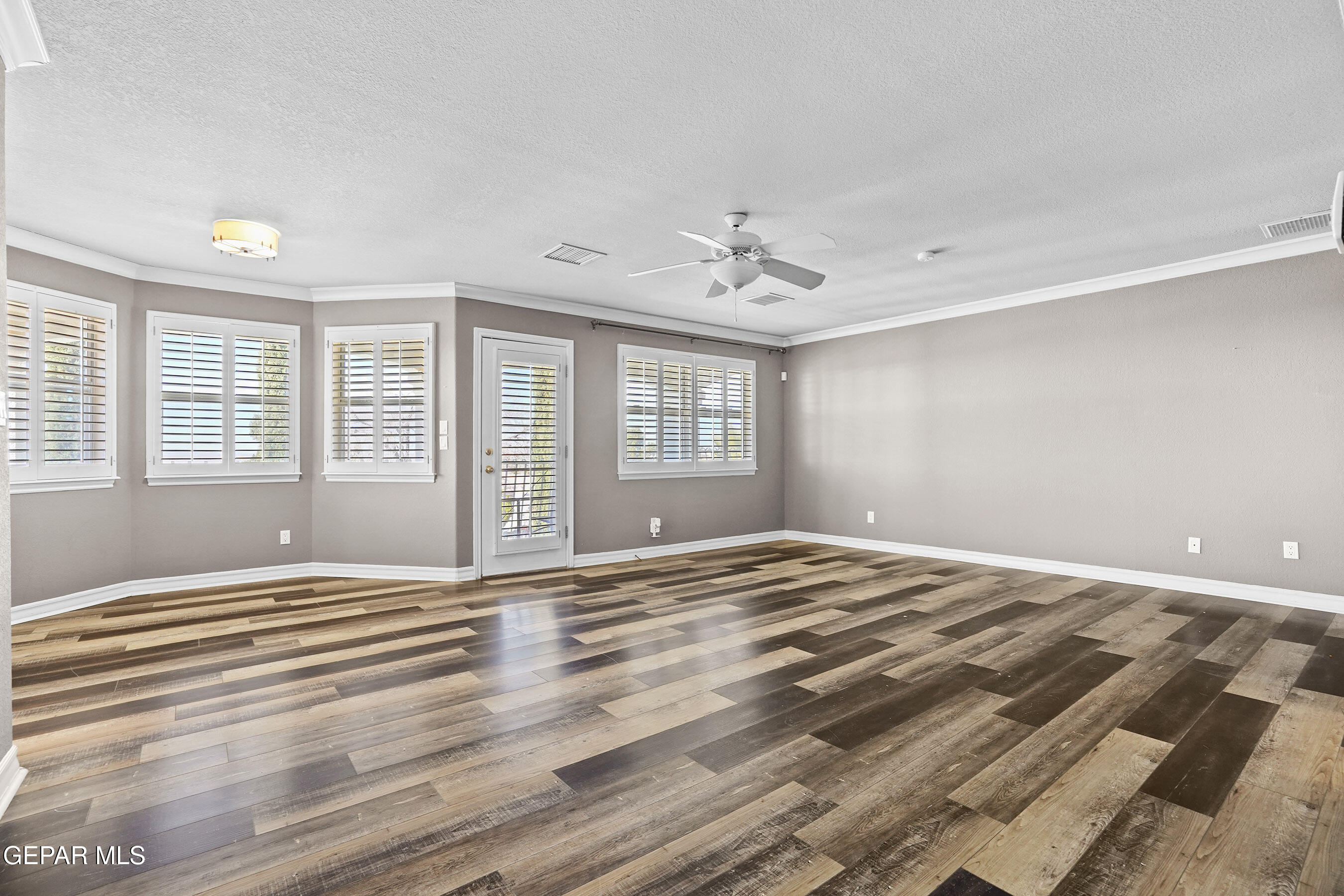 6513 Royal Ridge Drive El Paso, TX 79912 - Photo 34 of 59 Primary suite