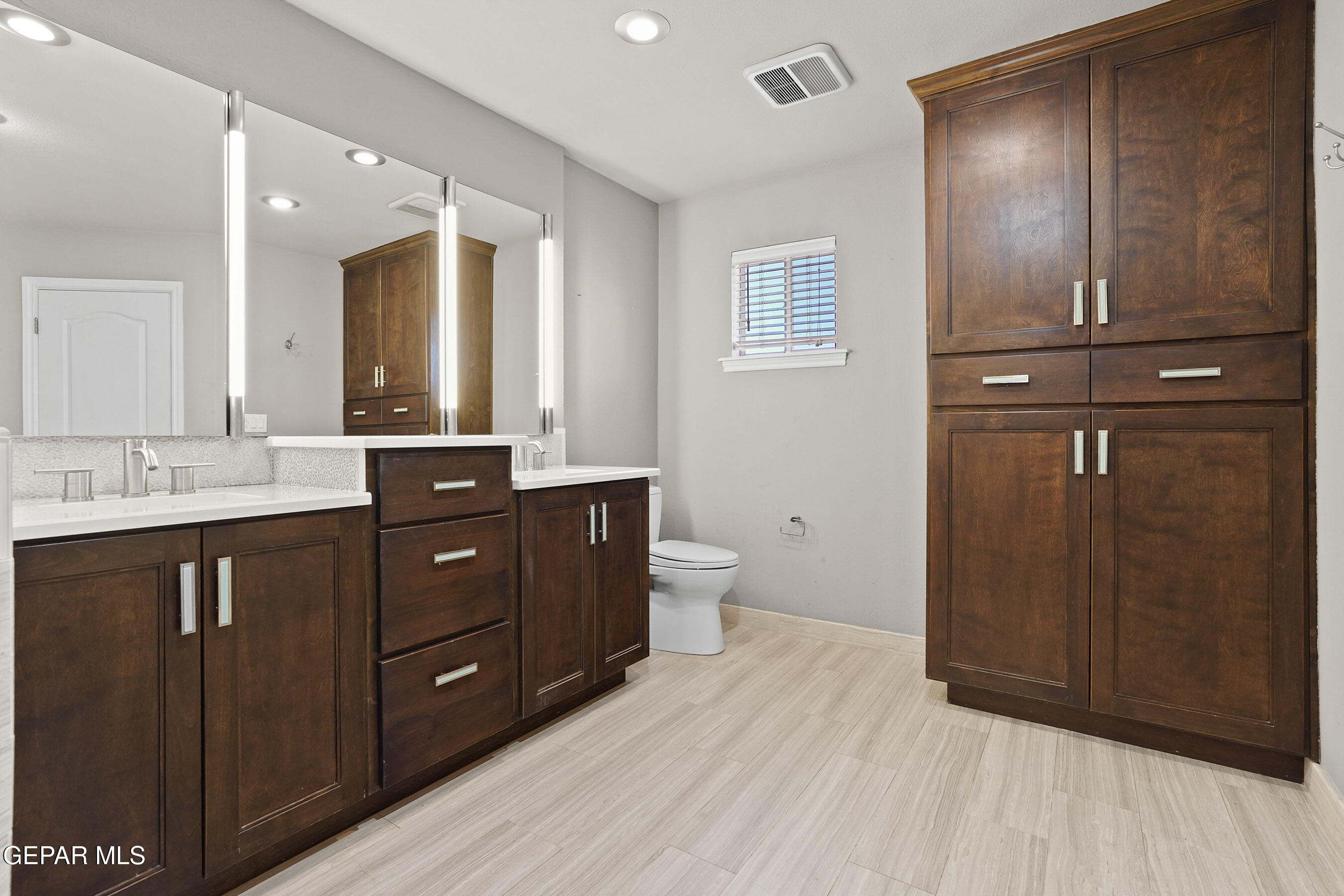 6513 Royal Ridge Drive El Paso, TX 79912 - Photo 38 of 59 Remodeled Primary bath