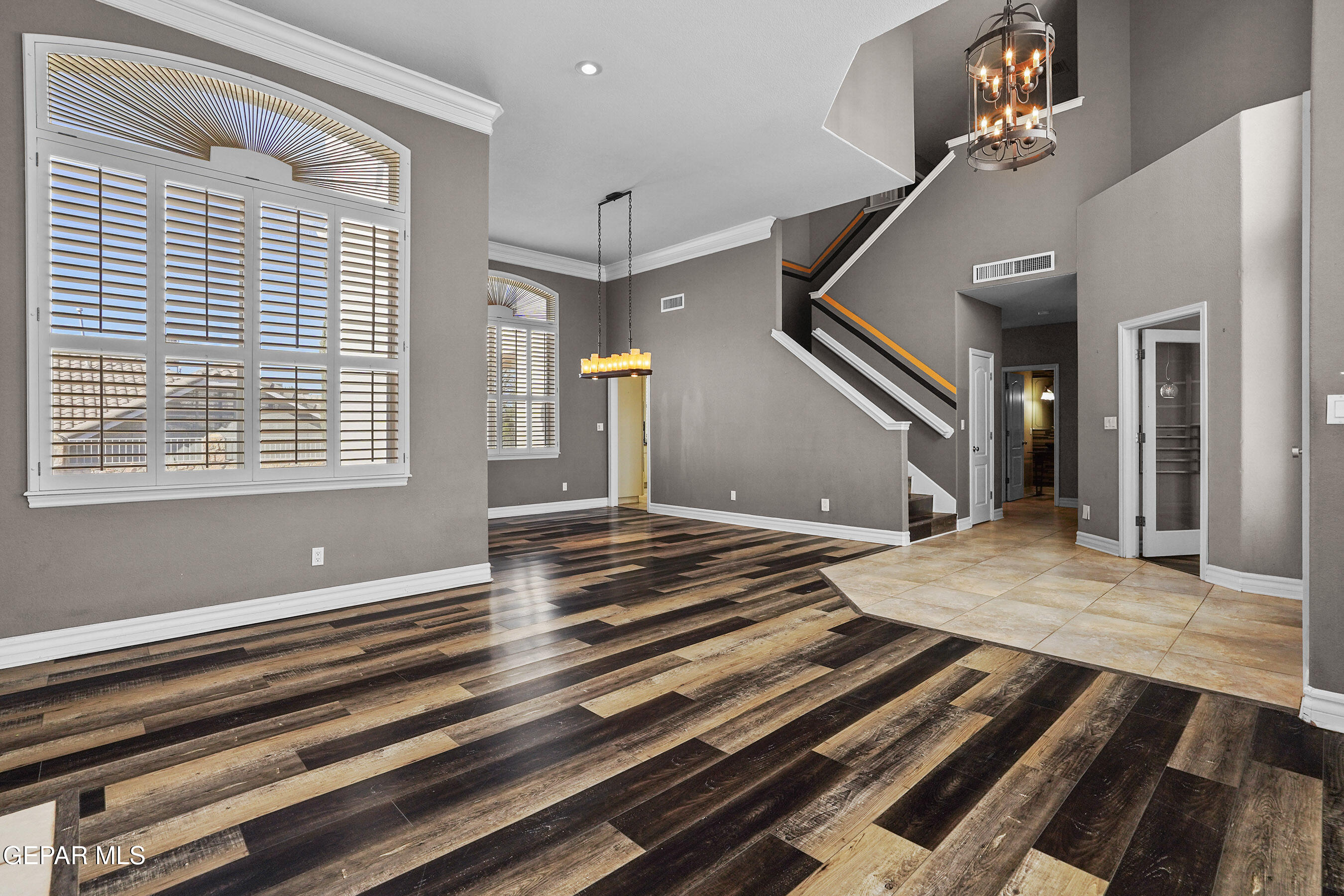 6513 Royal Ridge Drive El Paso, TX 79912 - Photo 5 of 59 Inside Front Door