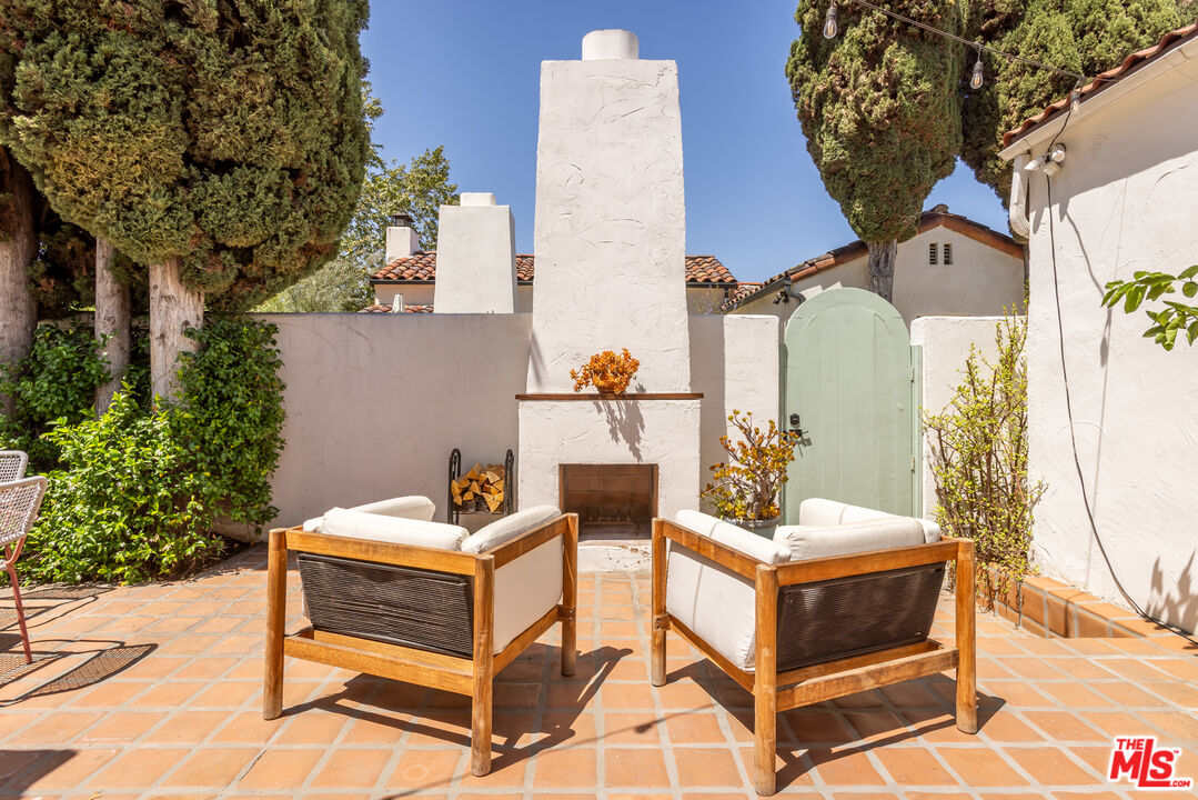950 South Muirfield Road Los Angeles, CA 90019 - Photo 5 of 43