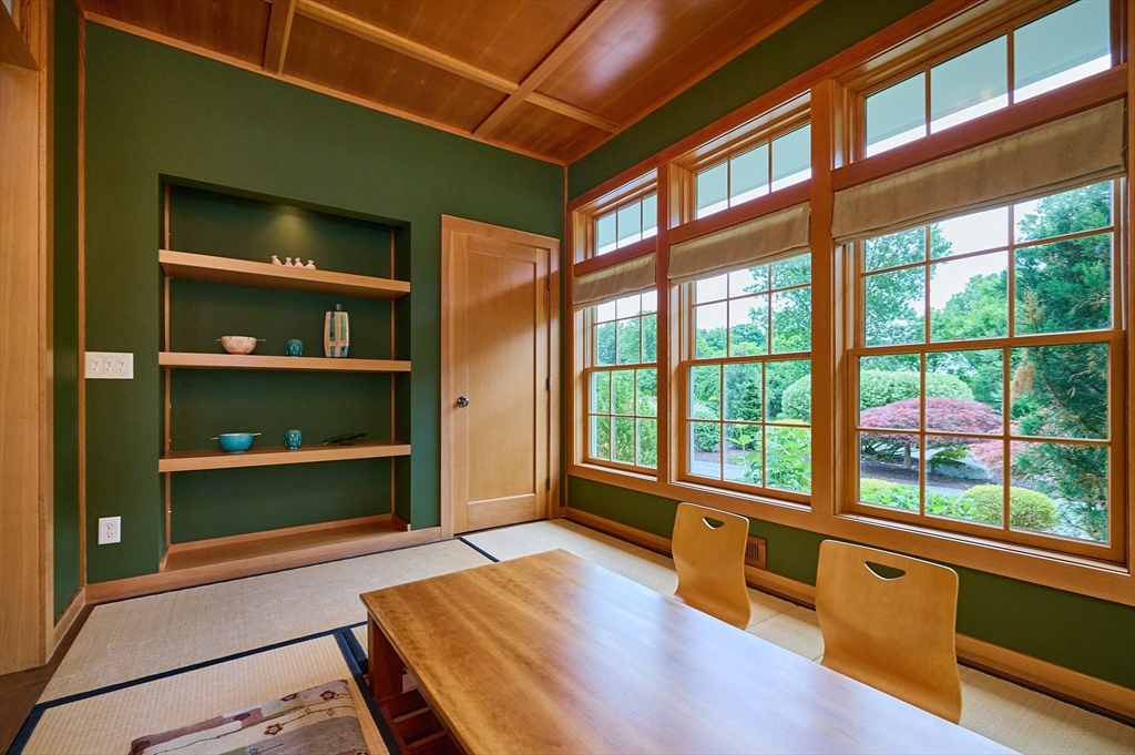 46 Sovereign Way Northampton, MA 01062 - Photo 8 of 42