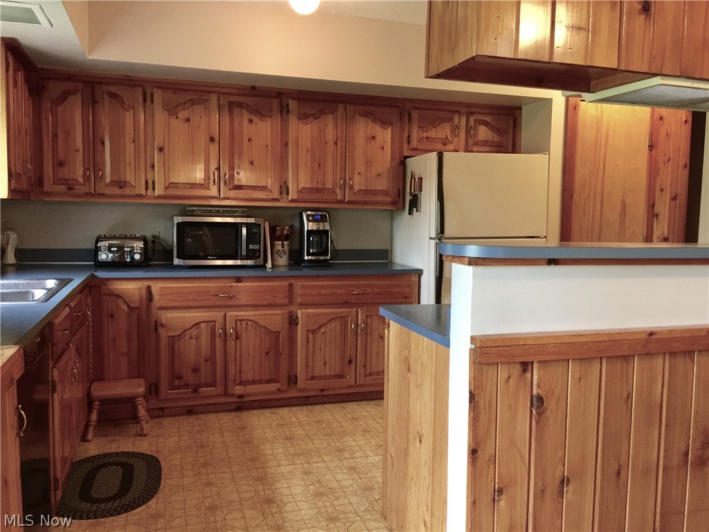 1408 Wilson Sharpsville Road Cortland, OH 44410 - Photo 10 of 35
