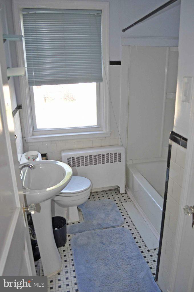 121 Cherrydell Road Catonsville, MD 21228 - Photo 13 of 20 a bathroom with a sink a toilet and a bathtub