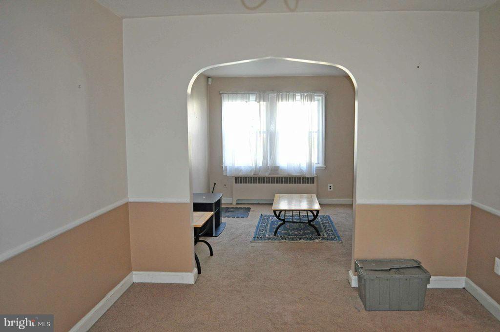 121 Cherrydell Road Catonsville, MD 21228 - Photo 8 of 20 a room with furniture and a window