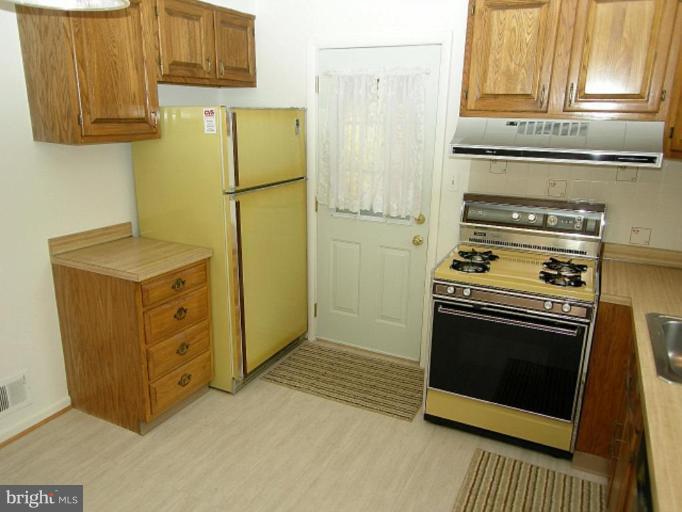 708 Stirling Road Silver Spring, MD 20901 - Photo 14 of 19 a kitchen with cabinets and appliances