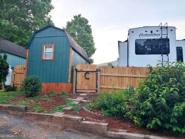 a view of a small yard in front of a house