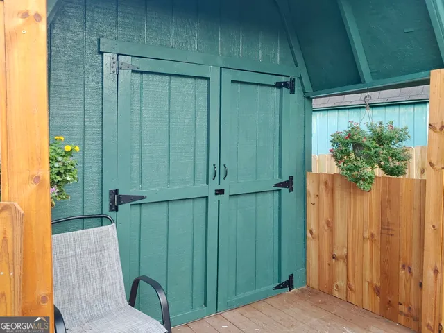 a view of a backyard with garden