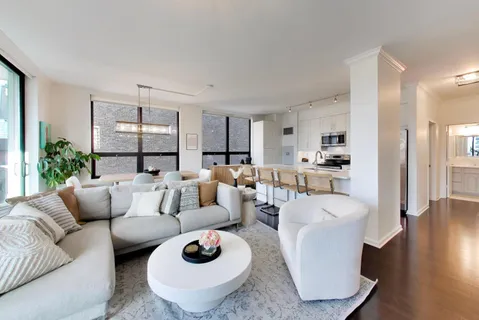 $524,900 | 421 West Huron Street, Unit 604, Chicago, IL 60654