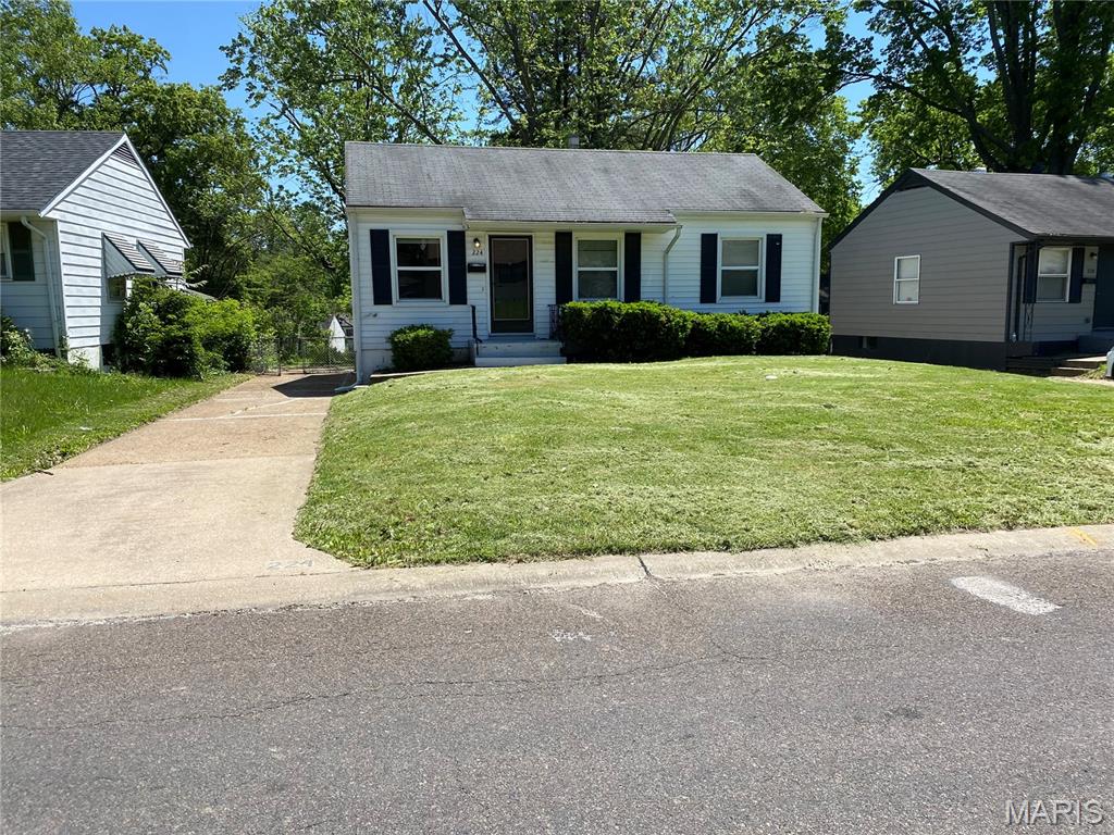 224 Cameron Road St. Louis, MO 63137 - Photo 1 of 15