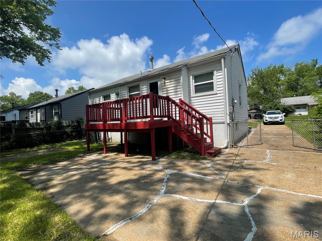 224 Cameron Road St. Louis, MO 63137 - Photo 4 of 15
