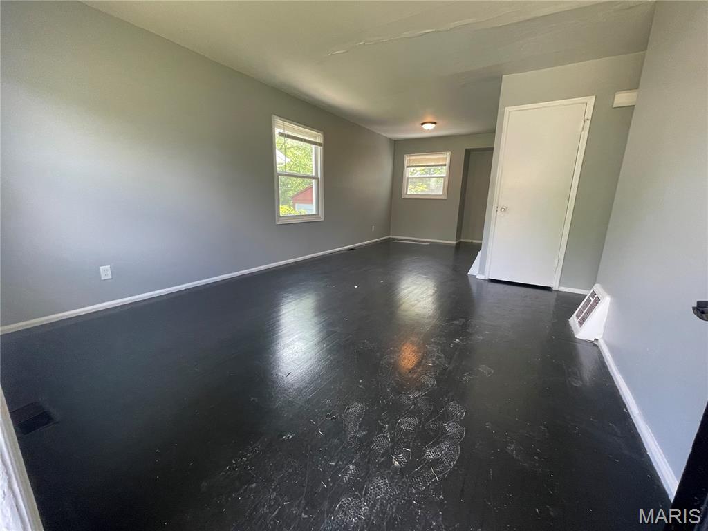 224 Cameron Road St. Louis, MO 63137 - Photo 6 of 15