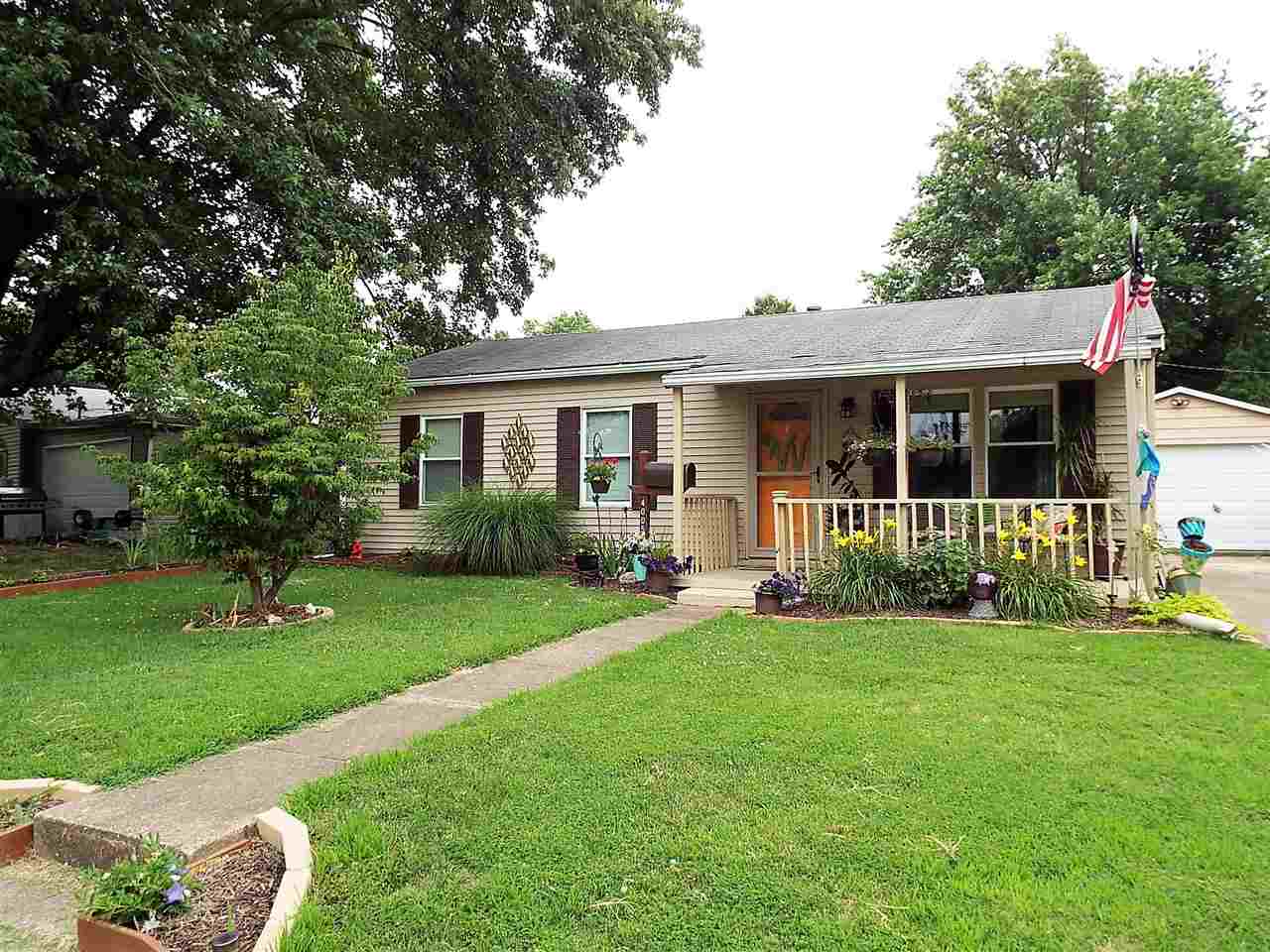 4005 Stratford Road Evansville, IN 47710 - Photo 2 of 23 Gallery Image 2