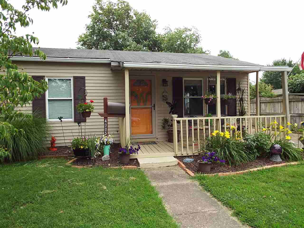 4005 Stratford Road Evansville, IN 47710 - Photo 3 of 23 Gallery Image 3