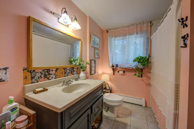 $950,000 | 35 Gunnison Road, York, ME 03909