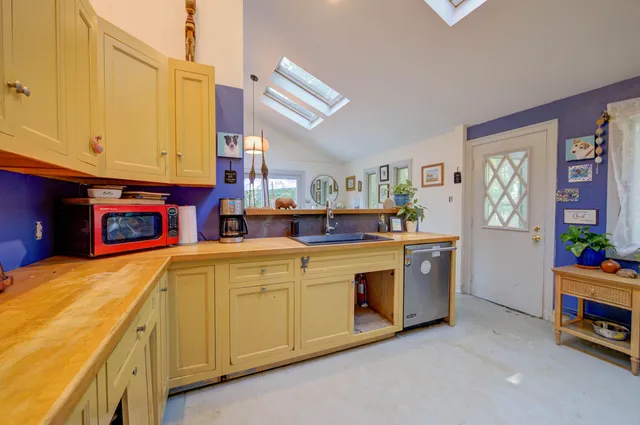 $950,000 | 35 Gunnison Road, York, ME 03909