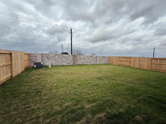 a view of a fountain in front of a house