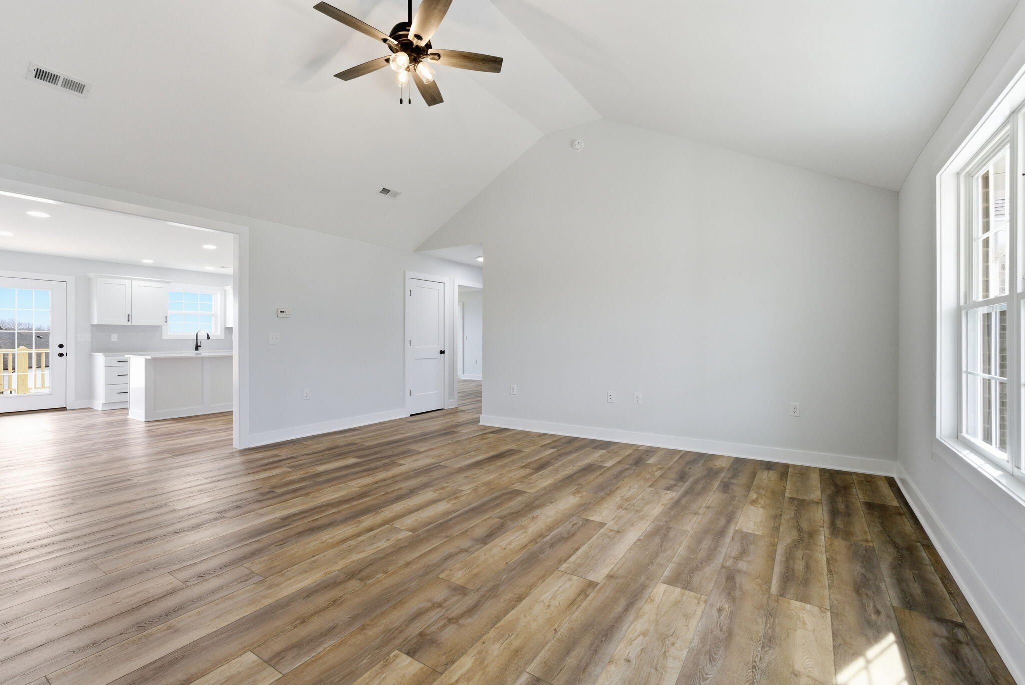 213 Max Cavnes Road Danville, KY 40422 - Photo 12 of 35 IMG_2332