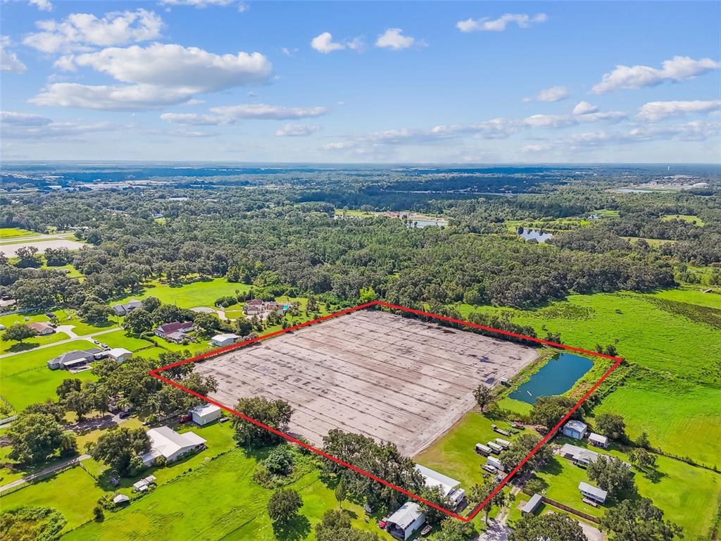 a view of an outdoor space