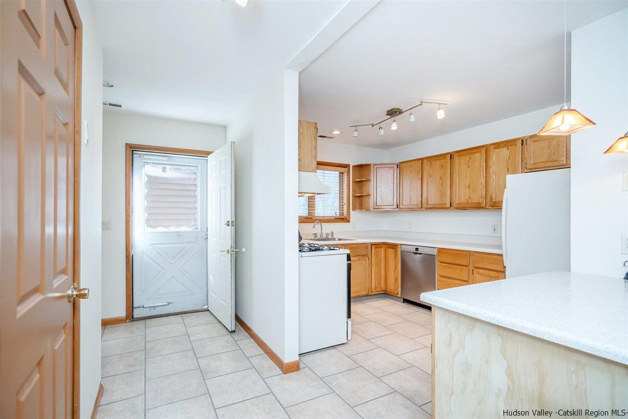 237 Riseley Street Kingston, NY 12401 - Photo 3 of 24 Photo 3