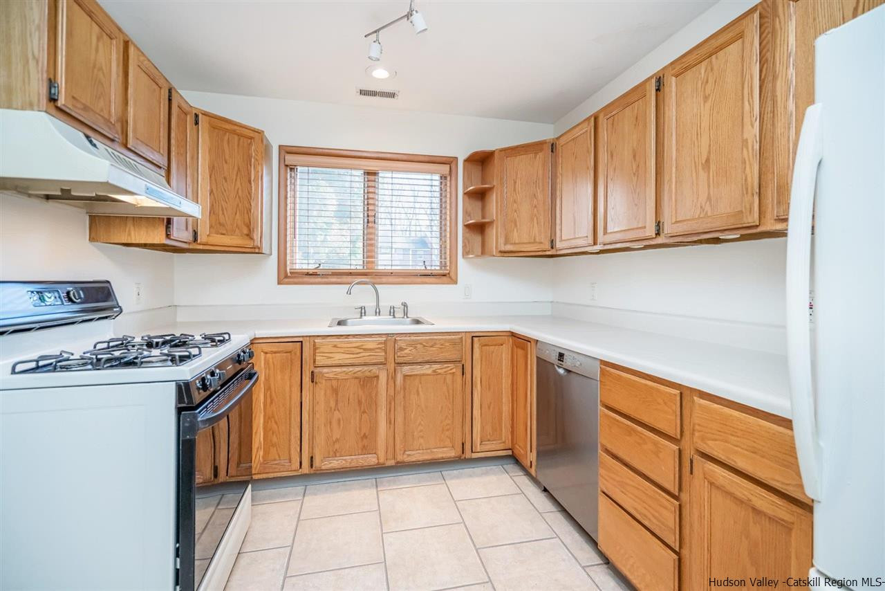 237 Riseley Street Kingston, NY 12401 - Photo 4 of 24 Photo 4