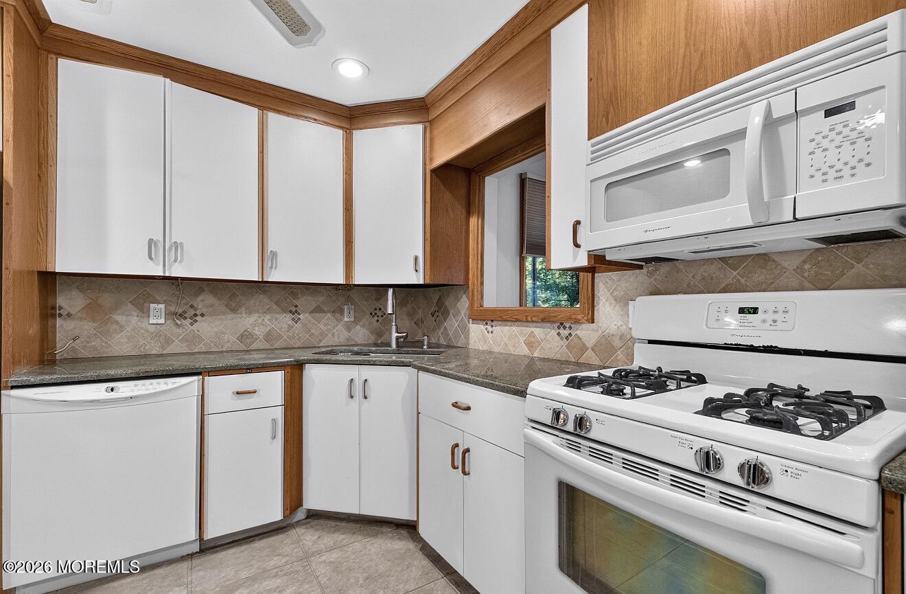 187 Elmwood Road Oakhurst, NJ 07755 - Photo 21 of 41 IMG_0447