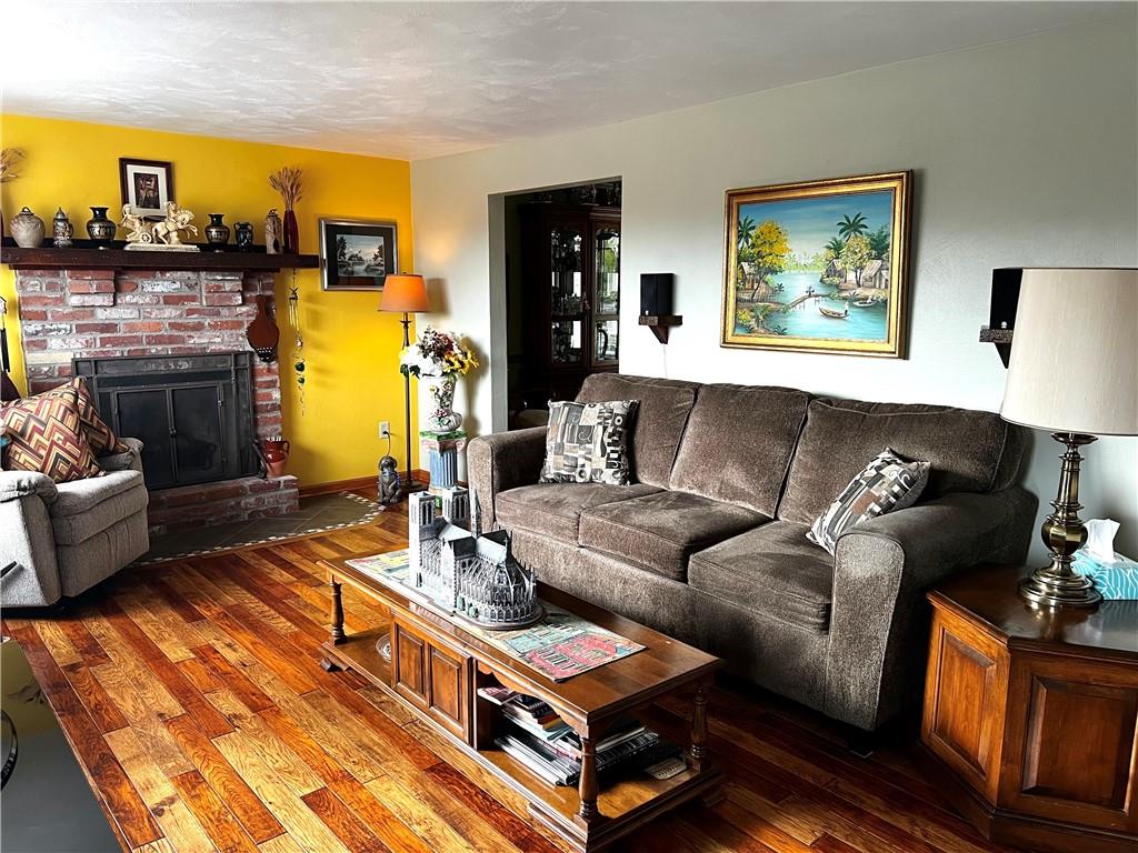 1477 Prospect Road Pittsburgh, PA 15227 - Photo 10 of 25 5/8 Hickory T&G Flooring
