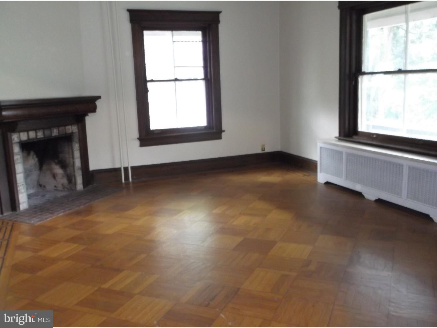 836 Riverside Avenue Trenton, NJ 08618 - Photo 3 of 24 Living Room