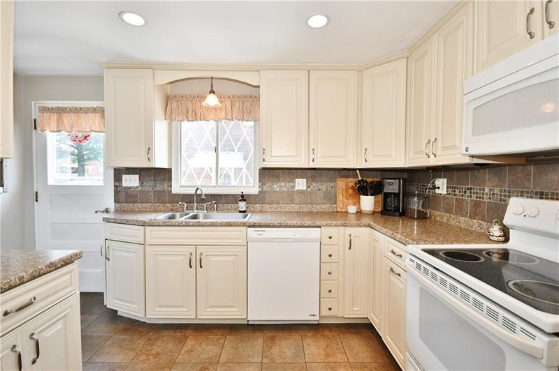 357 Orchard Spring Road Pittsburgh, PA 15220 - Photo 4 of 22 Kitchen area