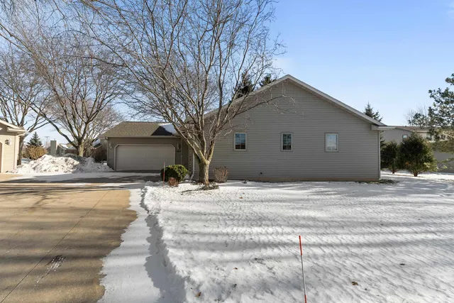 $235,000 | 3410 South Telulah Avenue, Appleton, WI 54915