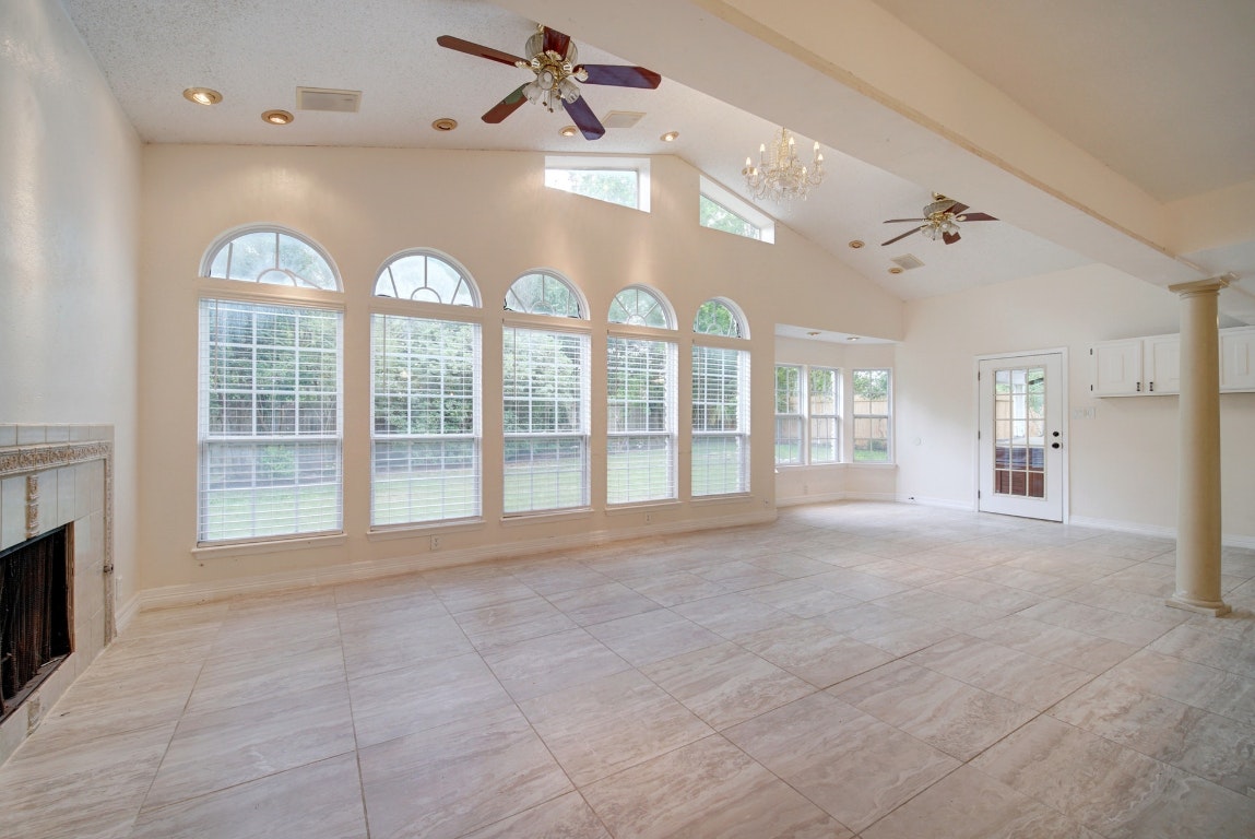 10509 Doering Lane Austin, TX 78750 - Photo 33 of 36 a view of an empty room with a window