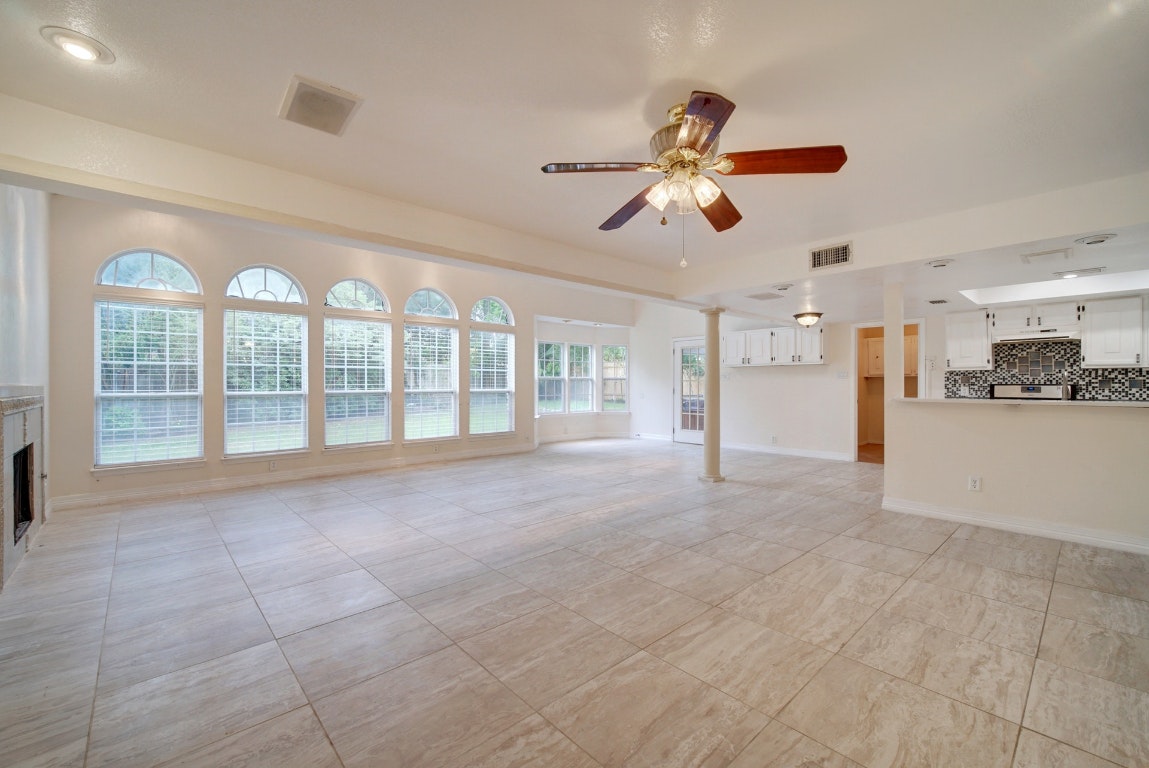 10509 Doering Lane Austin, TX 78750 - Photo 34 of 36 a view of an empty room with a window