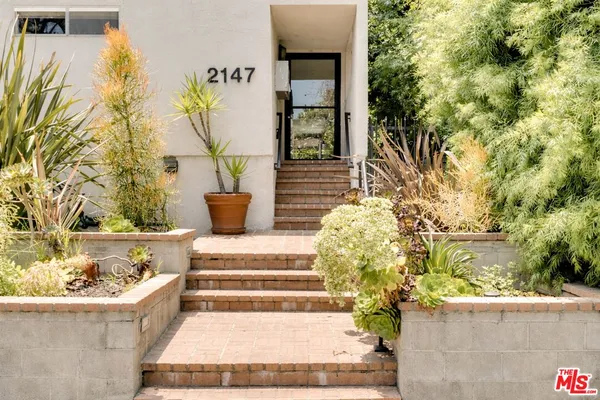 $4,575 | 2147 North Beachwood Drive, Unit 6, Los Angeles, CA 90068